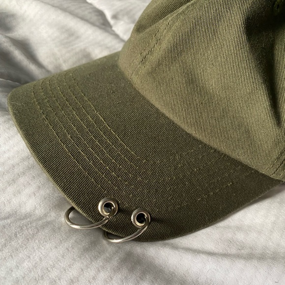 Women’s Green Hat with Silver Chains 🧢 - Picture 15 of 15